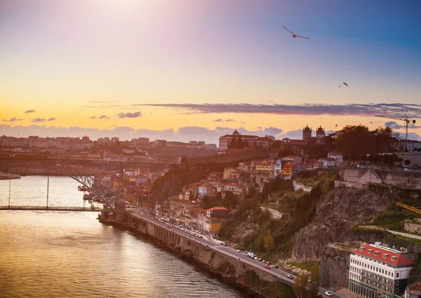 Le fleuve Douro dans la vieille ville Porto, Portugal . — Photo