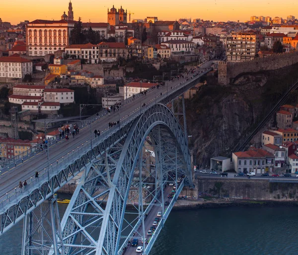 Le pont Eiffel à Porto au coucher du soleil — Photo