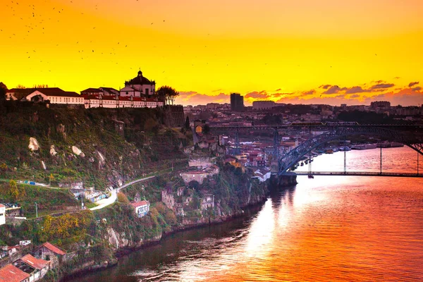 Rivière Douro dans le vieux Porto, Portugal . — Photo