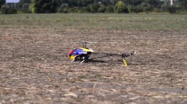 Kiev, Ukrayna - 10 Eylül: radyo kontrollü model helikopter alır kapalı Kiev, Ukrayna airshow Eylül sırasında yerden 10,2016