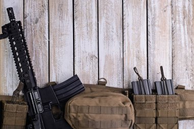 Cephane masada tüfek ve ordu kemerle