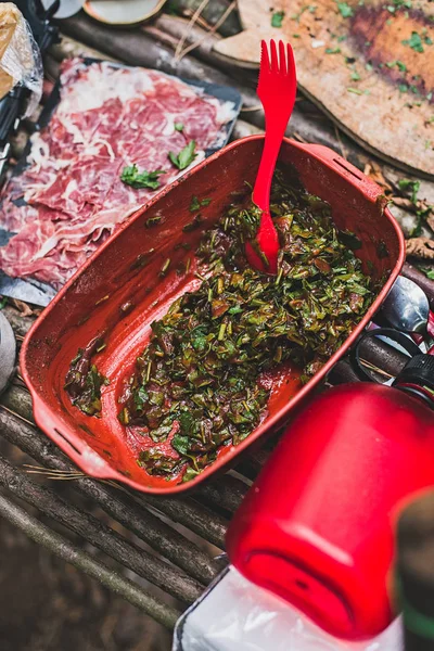 Maydanoz ve kırmızı sos baharat Barbekü. Seçici odak