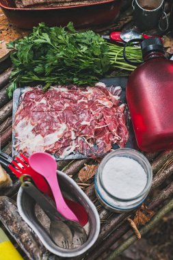 Jamon orman el yapımı ahşap tablo. Seçici odak