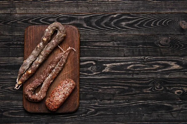 Three Types Chorizo Rustic Chopping Board Dark Wooden Table — Stock Photo, Image