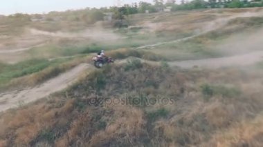 aşırı spor quad bisiklet yarışı. Hava