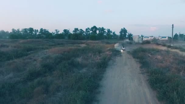 Corrida de quadriciclo esporte extremo. Aéreo. Movimento lento — Vídeo de Stock