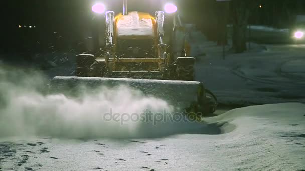 Ukraine, Zaporozhye - 10 January 2017: Tractors road service is purified from the sidewalks of snow. Snow machines. — Stock Video