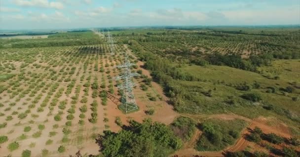 AERIAL: Torre de alto voltaje — Vídeos de Stock