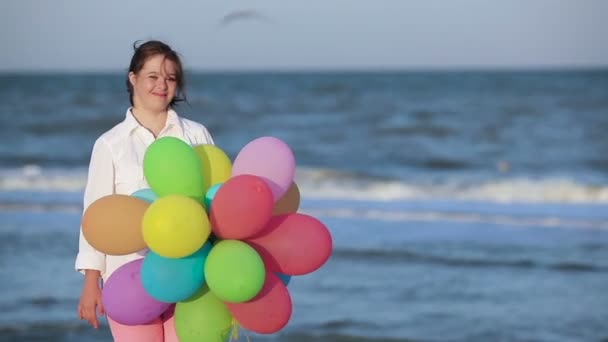 Menina com síndrome de Down — Vídeo de Stock