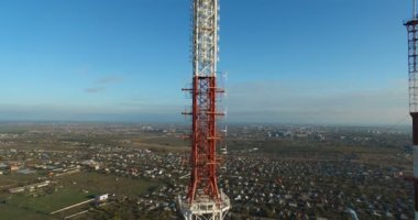 Telekomünikasyon Kulesi kentin yerleşim bölgesinde hücresel anten ile