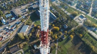 Telekomünikasyon Kulesi kentin yerleşim bölgesinde hücresel anten ile