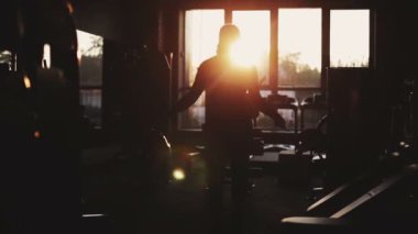 Crossfit kız üzerinde ip atlama