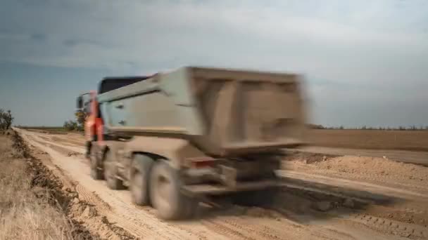 Grader egaliseert de weg. Tijdsverloop. — Stockvideo