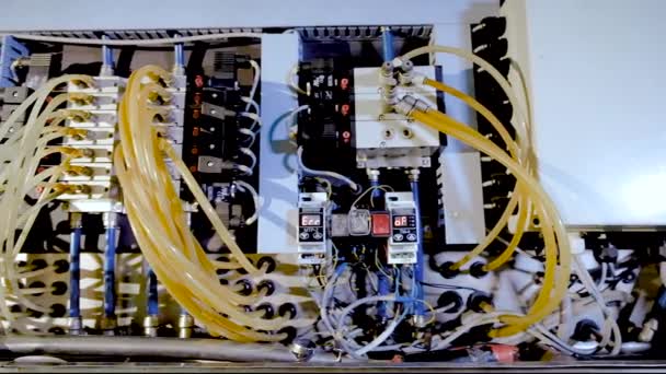 Tableau de bord et équipements pour la production de bière au fût .