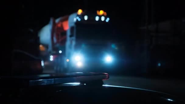 A heavy truck on the background of a police flashing light. — Stock Video