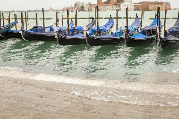 Góndola en Venecia en Italia — Foto de Stock