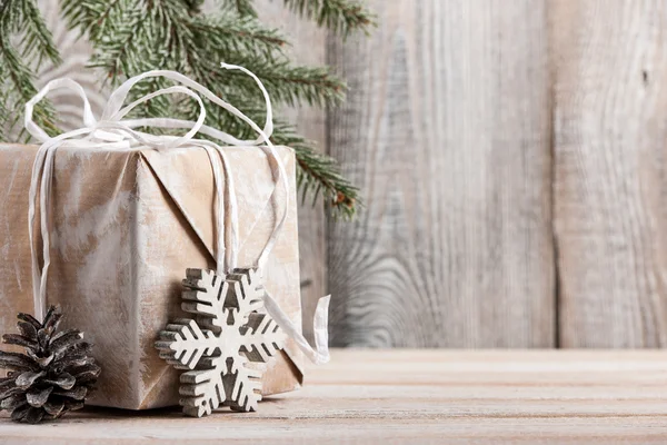 Fondo de Navidad o Año Nuevo con caja de regalo, espacio para copiar — Foto de Stock