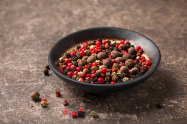 Bir kase karışık biber