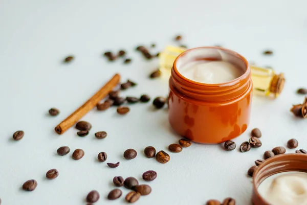 Kosmetyki naturalne z ekstrakt z oleju i kawa — Zdjęcie stockowe