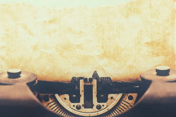 Old typewriter toned with a retro vintage filter effect — Stock Photo, Image
