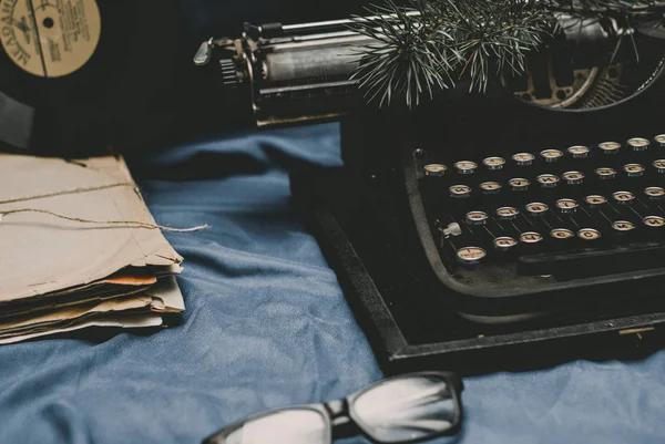 Vieja máquina de escribir. Bodegón retro — Foto de Stock