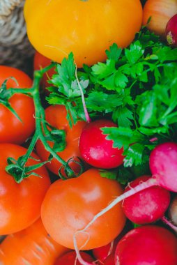 Taze organik sebze sepeti