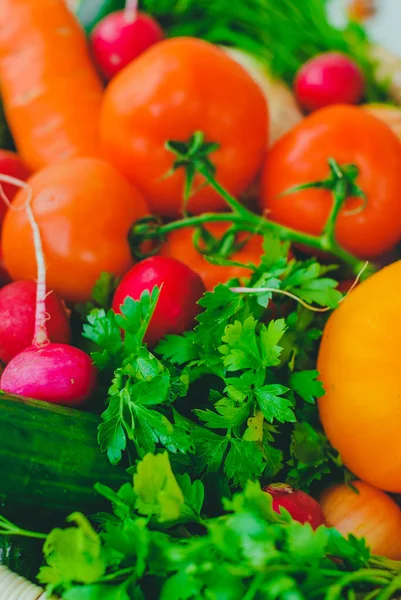 Verduras orgánicas frescas en la cesta —  Fotos de Stock