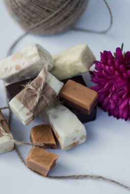 İtalyan nuga barlar parçalara