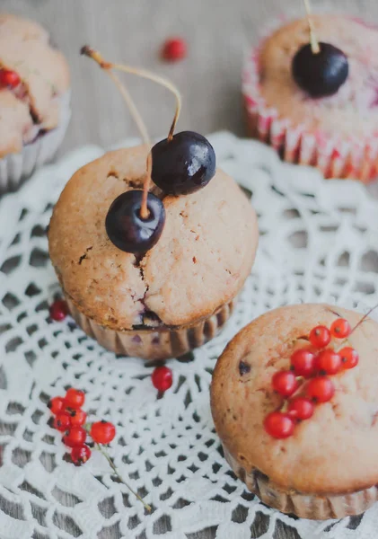 Homemade muffins stuffed with cherries and red currant — Stock Photo, Image