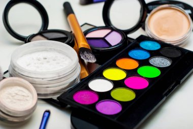 güzel Dekoratif kozmetik