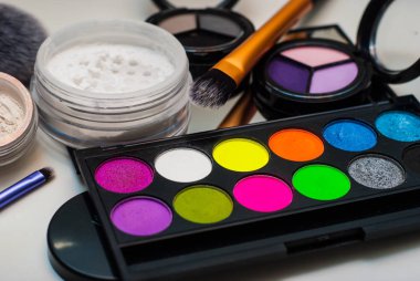 güzel Dekoratif kozmetik