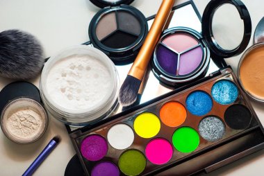 güzel Dekoratif kozmetik