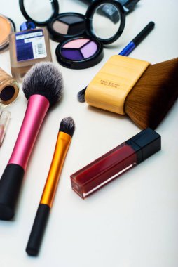 güzel Dekoratif kozmetik