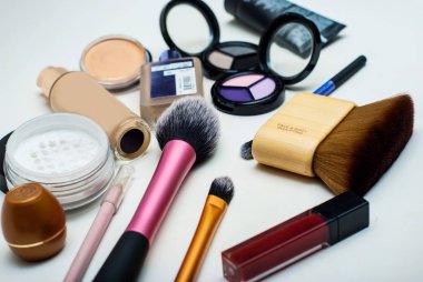 güzel Dekoratif kozmetik