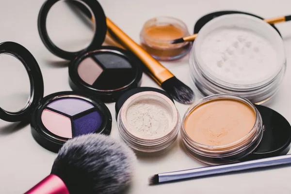 güzel Dekoratif kozmetik