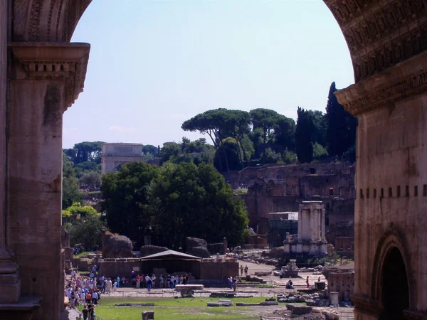 Turistas Visitam Fórum Romano Roma Itália — Fotografia de Stock