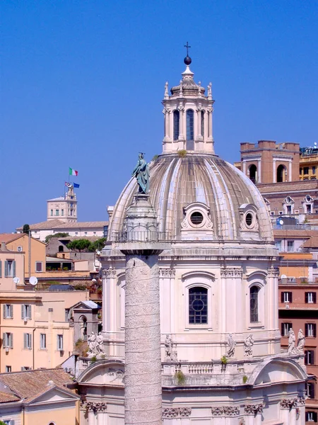 Trajan의 란 및 교회 산타 마리아 디로 레 토, 로마, 이탈리아 — 스톡 사진