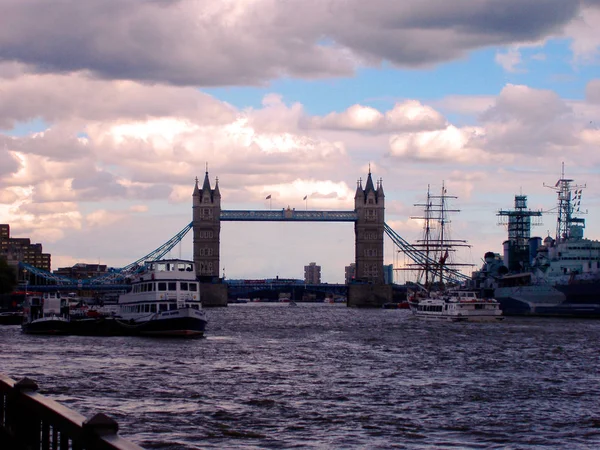 Tower Bridge Molnig Dag London — Stockfoto