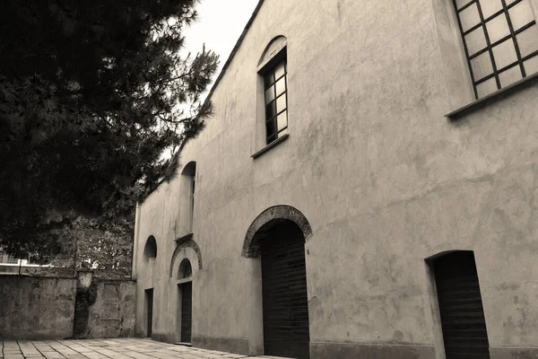 Fasada Starożytnego Gładkiego Budynku Pinerolo Włoszech Efekt Sepii — Zdjęcie stockowe