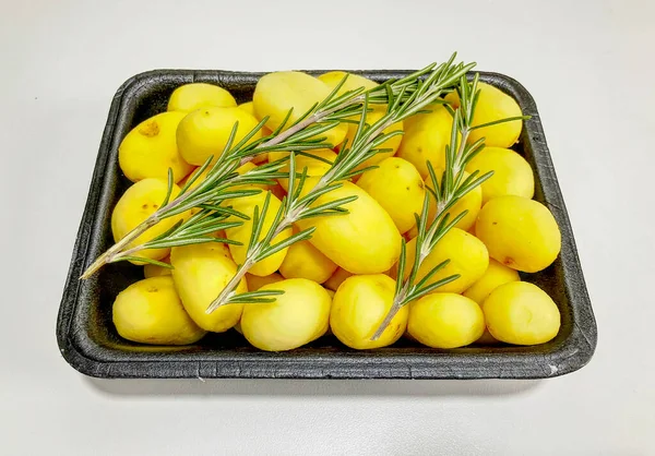 Many Raw Small Spring Yellow Potatoes Skins Rosemary Black Plastic — Stock Photo, Image