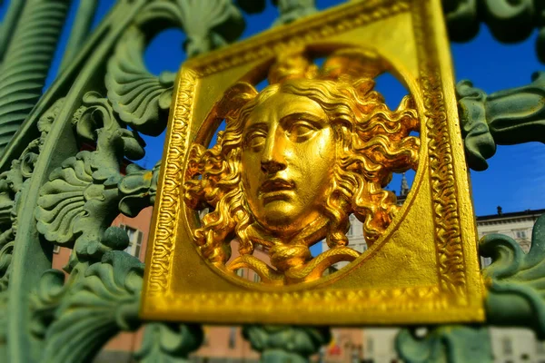 Ein Goldenes Gesicht Detail Des Ursprünglichen Metallzauns Des Königspalastes Von — Stockfoto