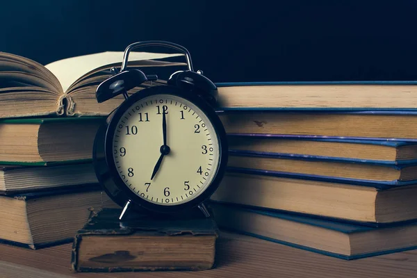 Books and alarm clock — Stock Photo, Image