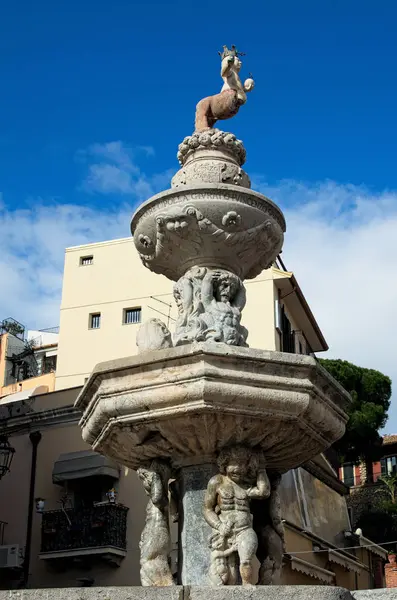 Taormina, Italië - 04 januari 2017: Amazing fontein Centaur close-up foto. Sicilië. Italië. — Stockfoto