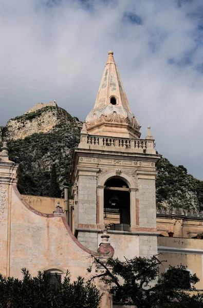 美丽的圣朱塞佩 · 教堂，陶尔米纳，西西里岛，意大利 Belltower — 图库照片