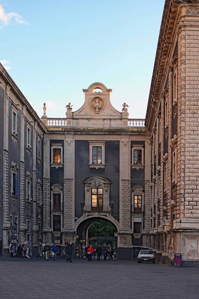Catania (Italië), 05 januari 2017: Piazza Duomo of Kathedraal-plein. Renaissance architectuur in Sicilië, Italië — Stockfoto