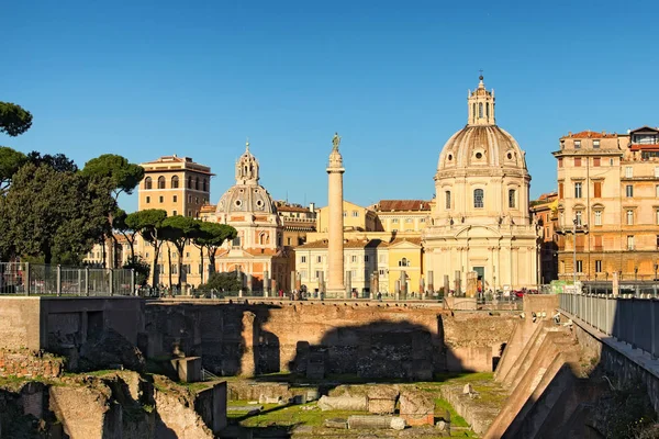 Ruinas del antiguo Foro de Augusto cerca del Foro Romano en Roma, Italia — Foto de Stock