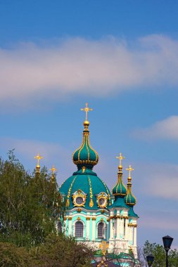 St Andrew's kilise mavi gökyüzü arka plan üzerine bir kubbe. Kiev. Ukrayna