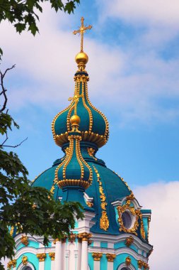 St Andrew's kilise mavi gökyüzü arka plan üzerine bir kubbe. Kiev. Ukrayna