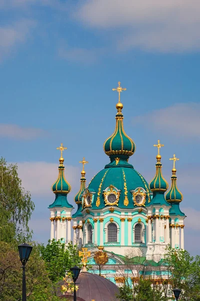 St Andrew's kilise mavi gökyüzü arka plan üzerine bir kubbe. Kiev. Ukrayna