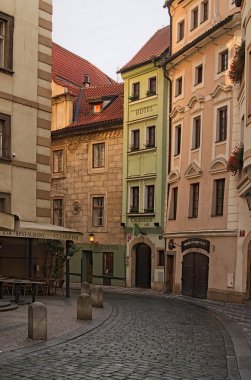 Prag, Çek Cumhuriyeti: 23 Ağustos, 2017 - sabahın erken saatlerinde eski şehrin sarma sokak